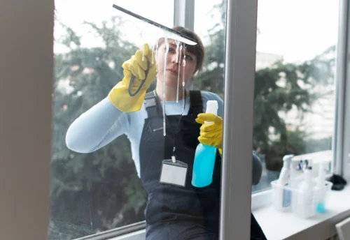 Nettoyage de vitres intérieures et extérieures à Nages-et-Solorgues